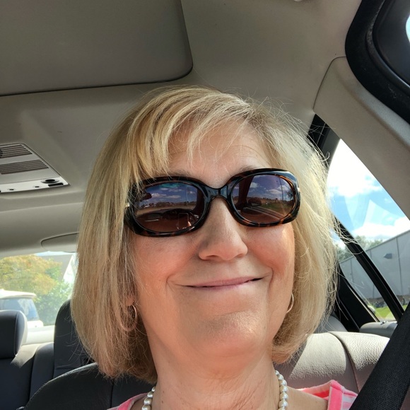 Meet your Posher, Tracy - Picture 1 of 1